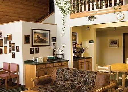 Mcquoid'S Inn And Event Center Isle Extérieur photo