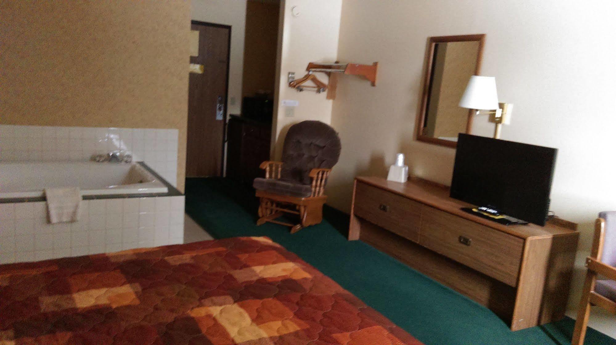 Mcquoid'S Inn And Event Center Isle Extérieur photo