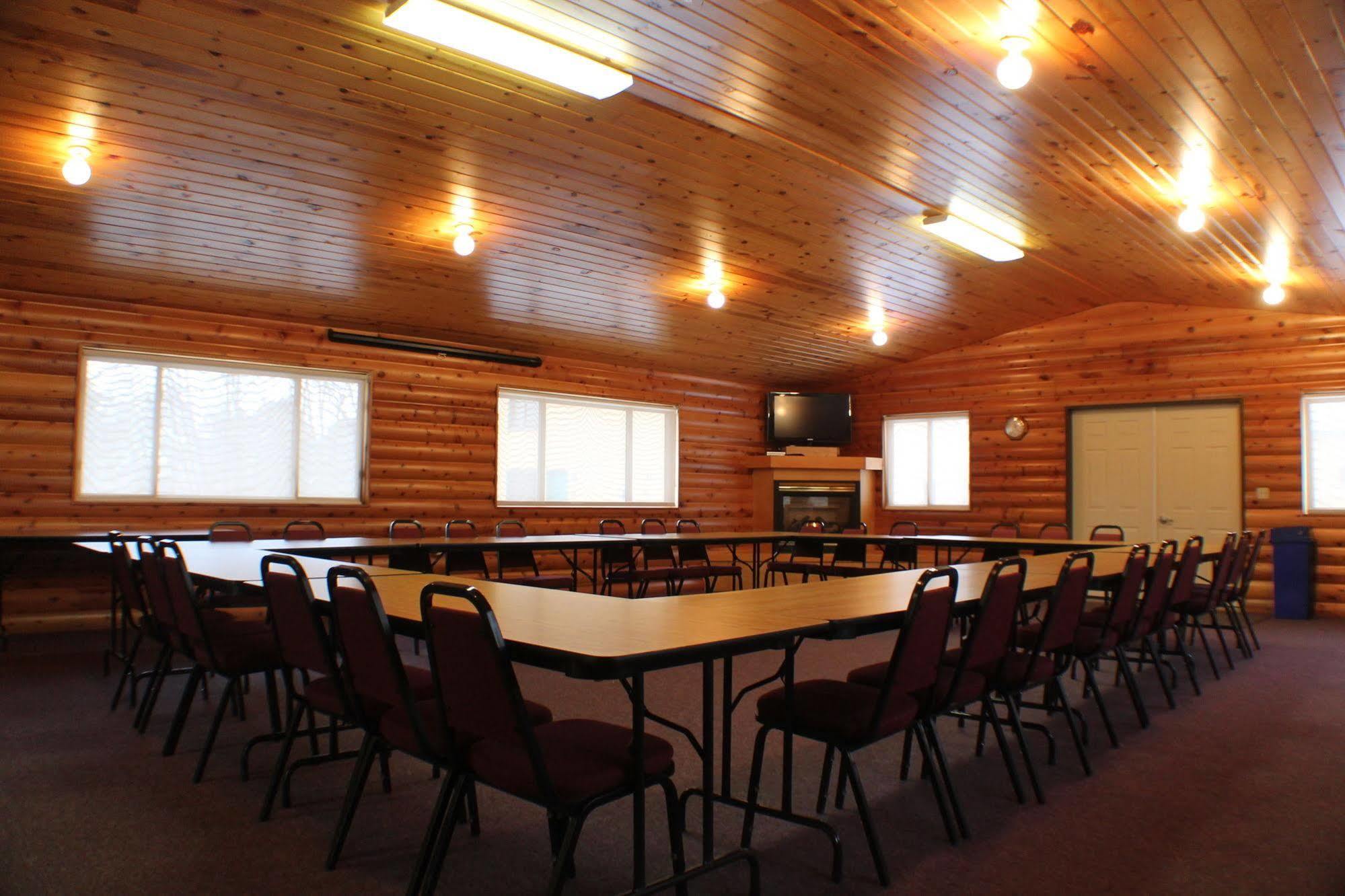 Mcquoid'S Inn And Event Center Isle Extérieur photo