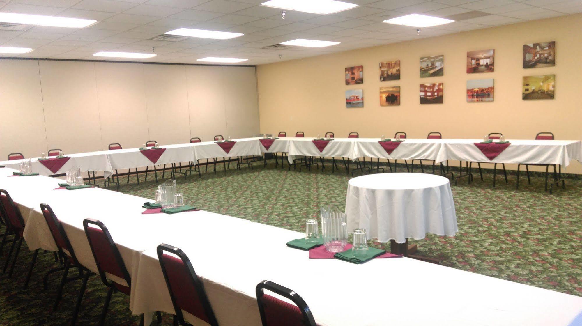 Mcquoid'S Inn And Event Center Isle Extérieur photo
